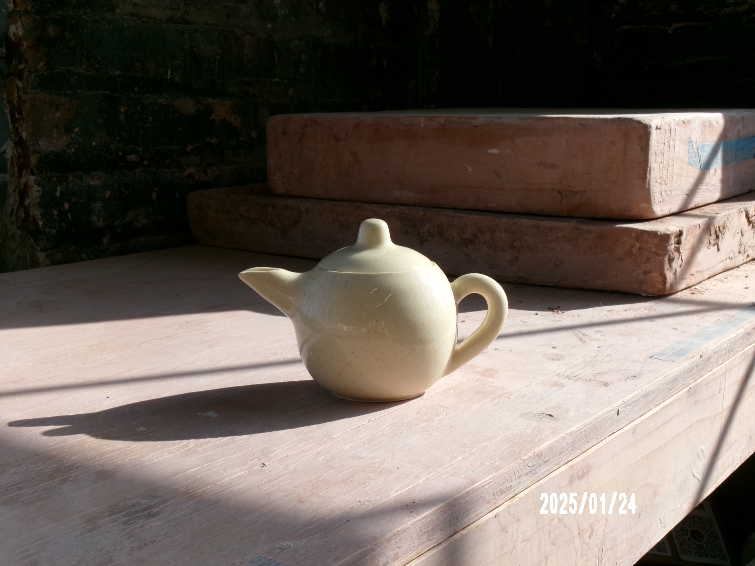 Ceramic pot 10